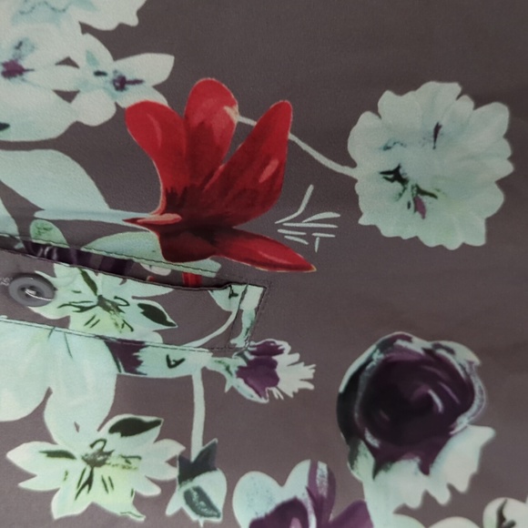 Woman Sz Med V Neck Floral Top - Picture 3 of 5